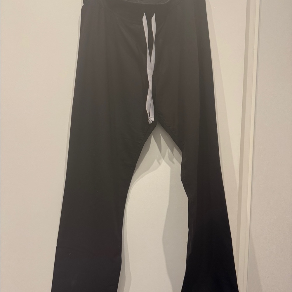 Barely worn - Figs Livingston Black Scrubs